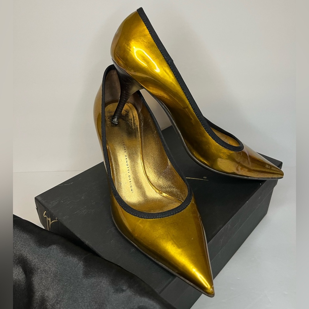 Giuseppe Zanotti Metallic Leather Pumps Gold Patent Size 40 I76132 Made In Italy